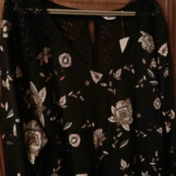 Women’s top - Picture 1 of 3